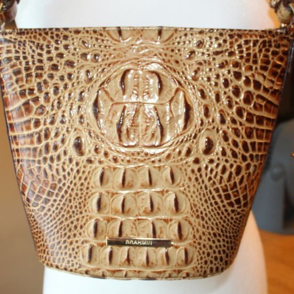 **AUTHENTIC** BRAHMIN MINI QUINN LEATHER CROSSBODY BUCKET BAG TOASTED ALMOND - Picture 2 of 9